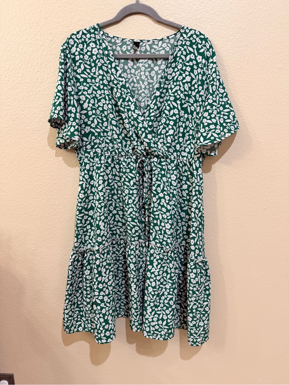 SHEIN Curve Ditsy Floral Surplice Tiered Dress Green White Plus Size 0XL